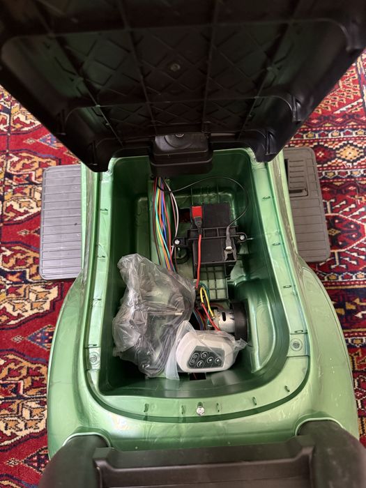 Продаётся электронная детская новая машина