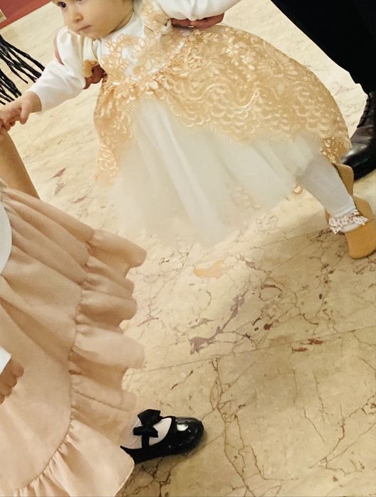 Rochie fetite cu trenă, broderie si bolero, dantelă și tulle
