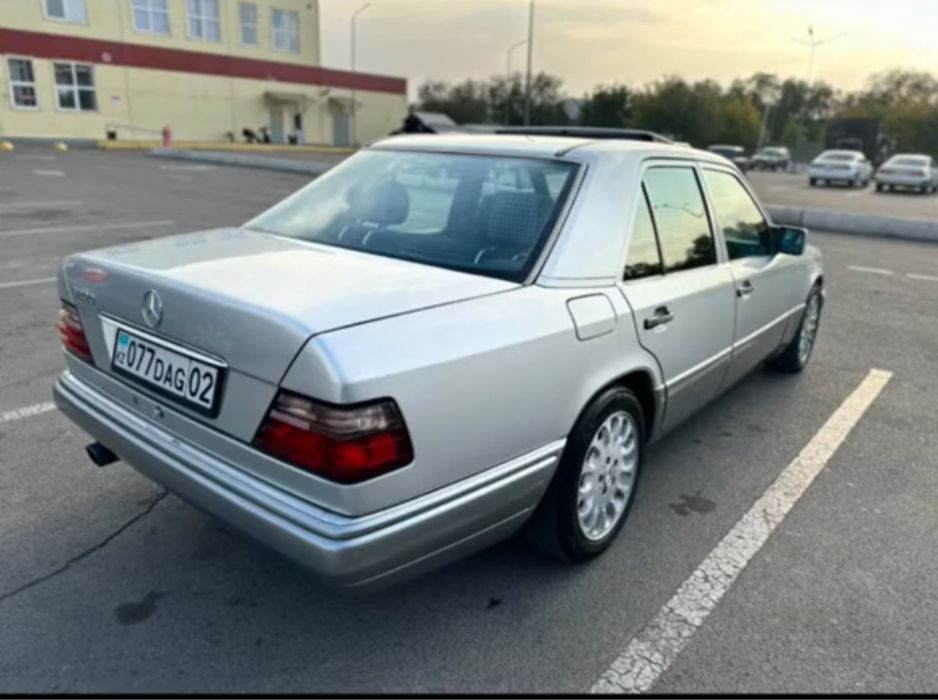 Продам автомобиль мерседес w124