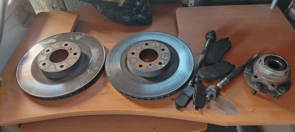 Продаю запчасти от машин.