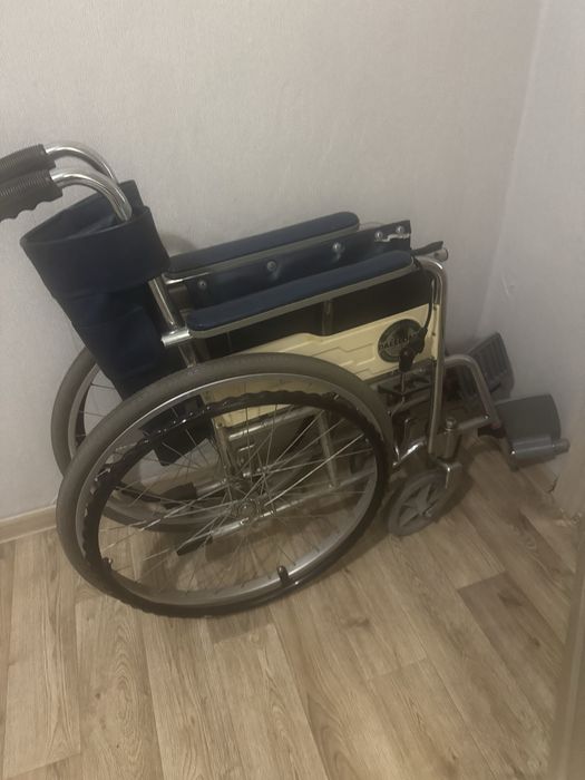 Продам домашнюю инвалидную коляску новую