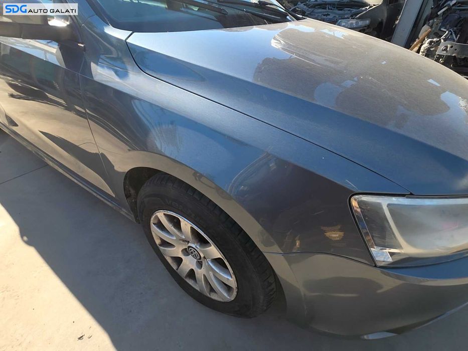 Aripa Dreapta Fata Volkswagen Jetta 4 2010 - 2018 Culoare LD7X Platinum Grey Metallic [Q8464]
