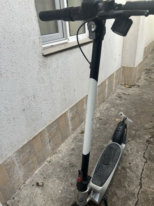 Vand trotineta electica