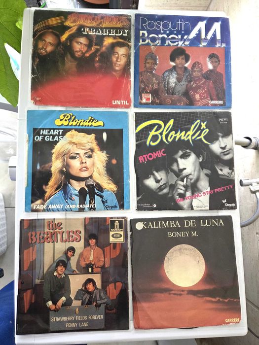 Discuri vinil 45 rotatii minut aproximativ 850 bucati