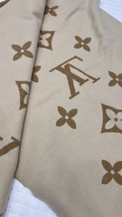 Продам теплый шарф - палантин