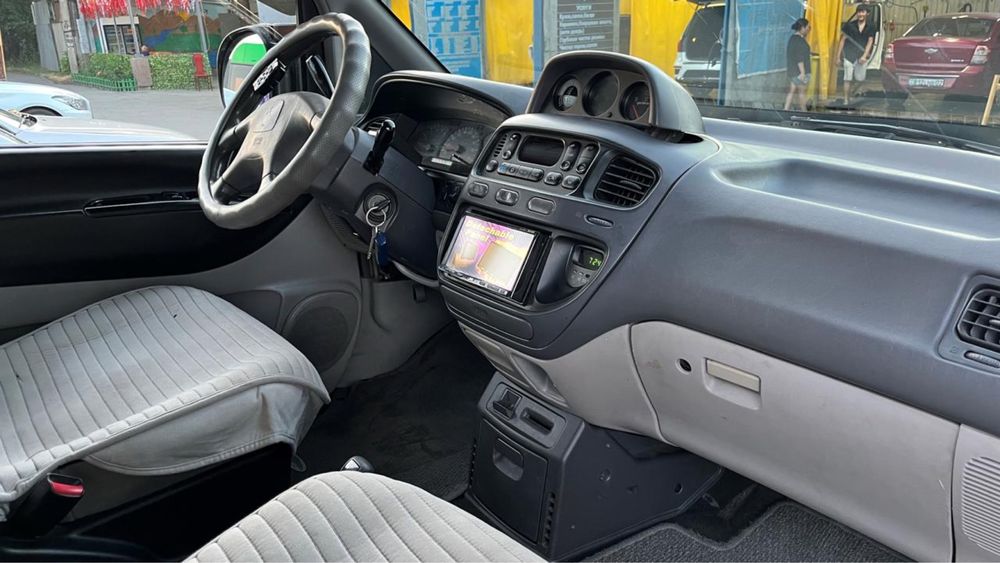 Митсубиси  Делика Булка L400