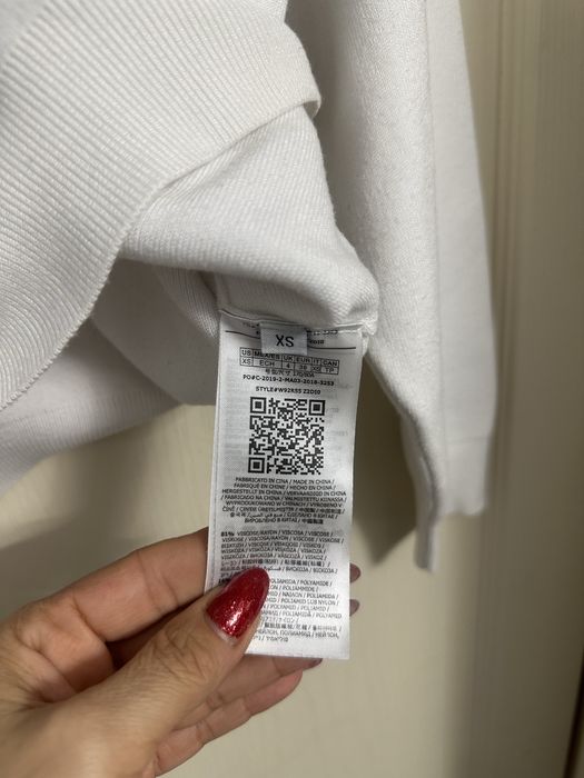 Дамски блузи GUESS