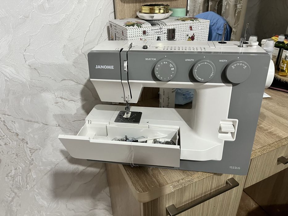 1522LG JANOME швейная машина