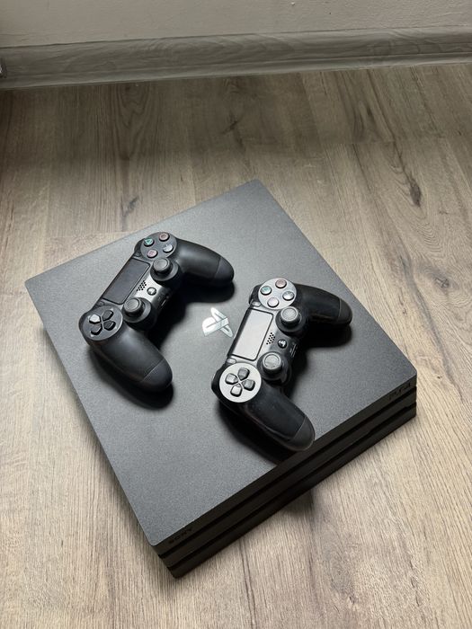 Ps4 pro 1 tb 2 джойстика и 8 игри