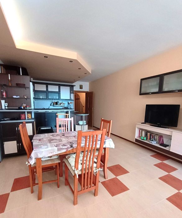 Тристаен апартамент в кв. Колю Фичето