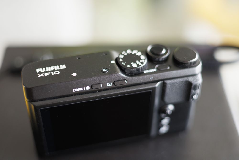 家電 FUJIFILM XF1 FUJIFILM（フジフイルム） 富士フイルム デジタルカメラ XF1 光学4倍