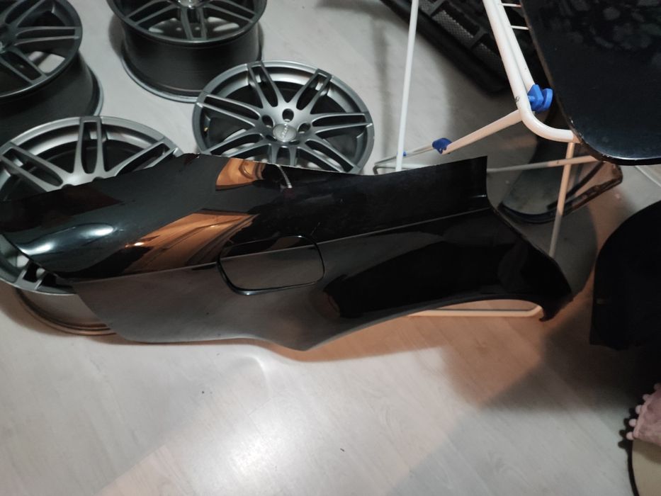 Задна броня,задни калници и прагове за rs4 b7 sedan