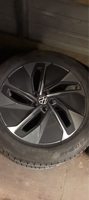 Комплект зимни гуми с оригинални джанти 19 цола за VW ID4  и VW ID5