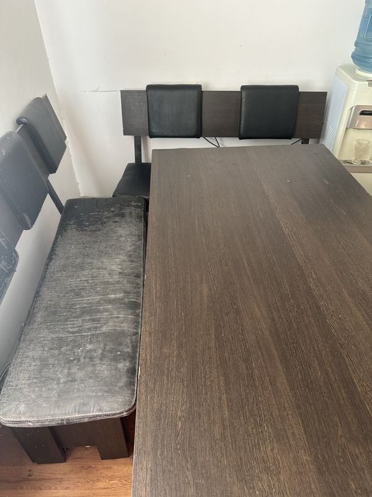 Продам срочно стол