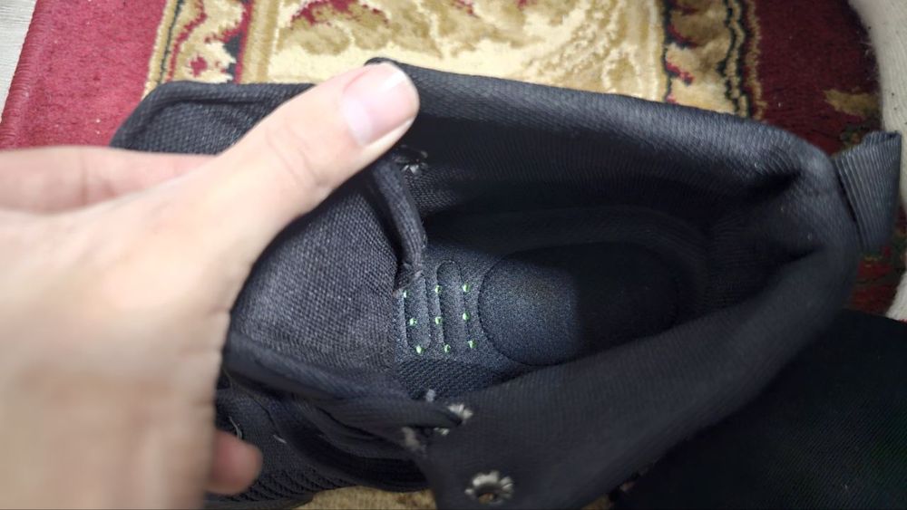 Кроссовки Needus