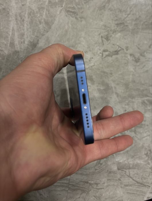 IPhone 12 в хорошем состоянии