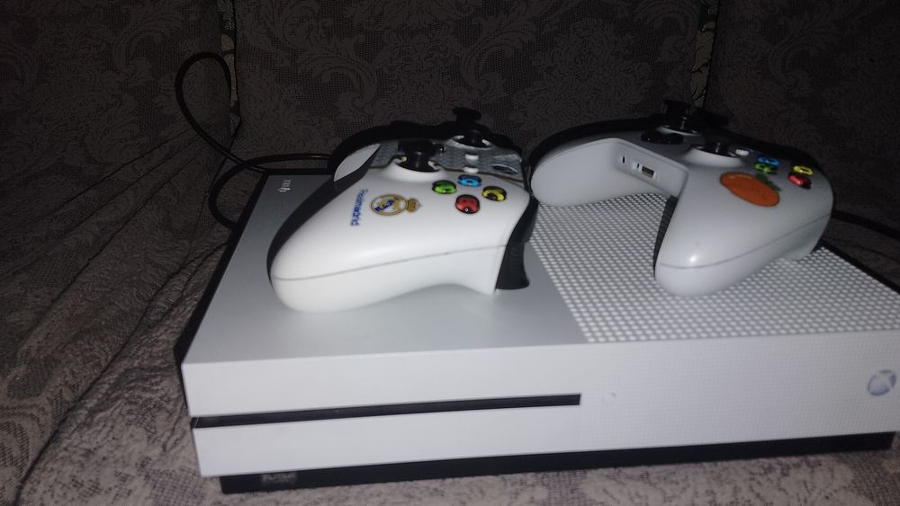 Xbox one s в идеальном состоянии