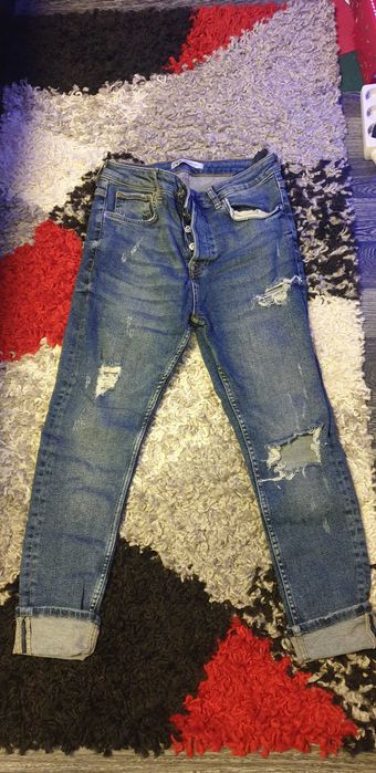 Vand blugi de la Zara