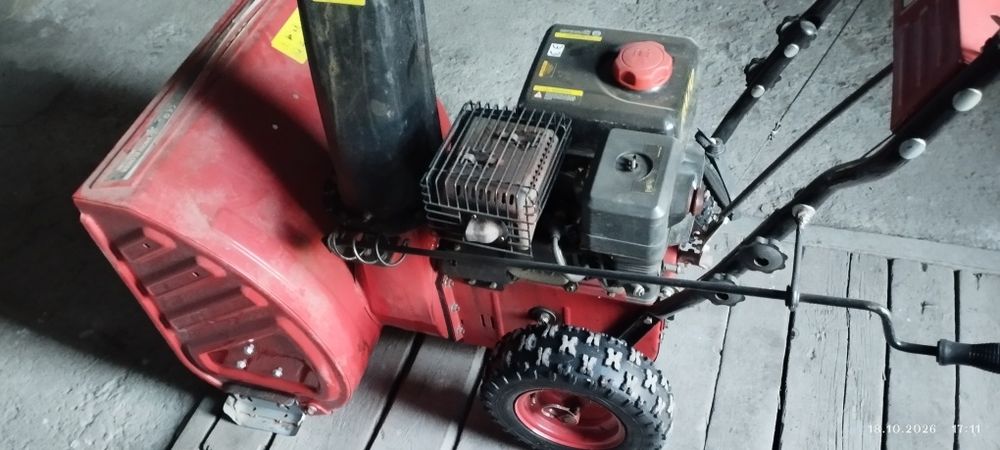 Продам снегоуборщик