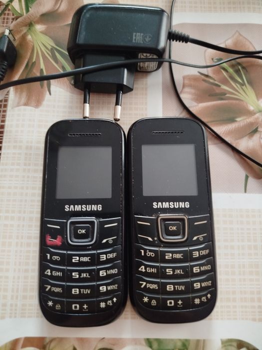 2 телефона Samsung