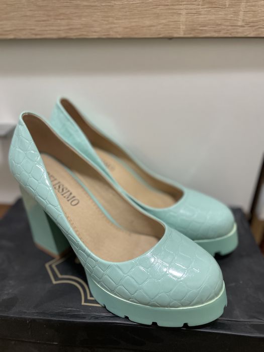 Продам женские туфли