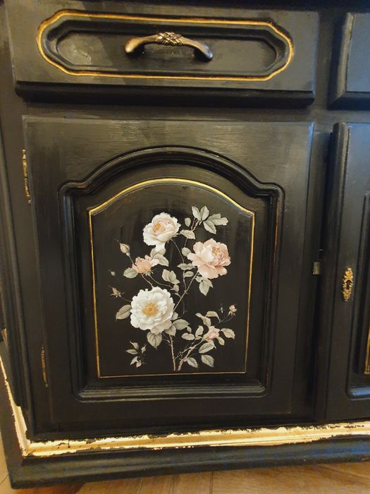 Vitrină lemn masiv, recondiționată, iluminare LED – piesă premium