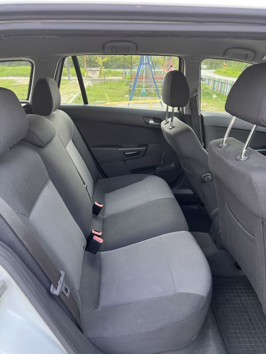 Opel astra h 2013 cu doar 100.000 km reali