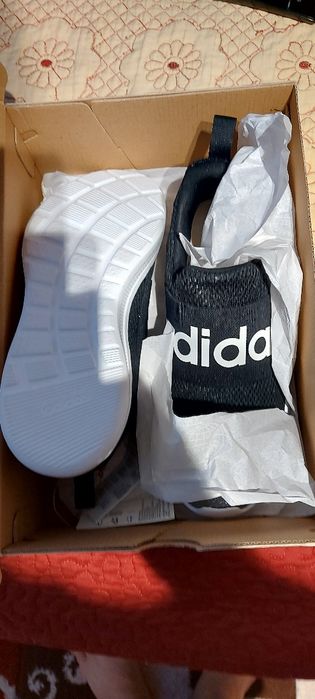 Vand adidasi marime 42 ,,originali la cutie