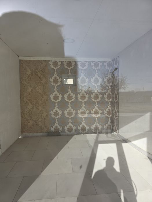 Нотурар бино сотилади.