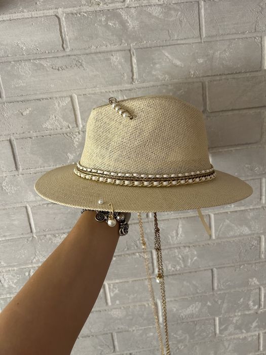Нови шапки Urban chic , Sinsay