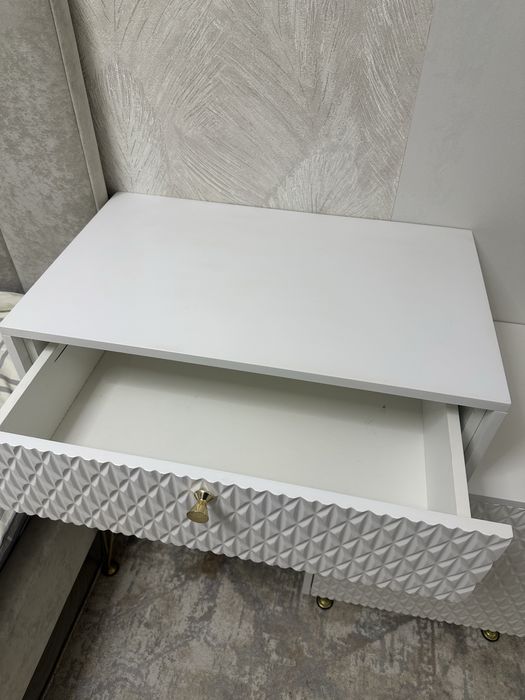 Продам туалетный столик тумба