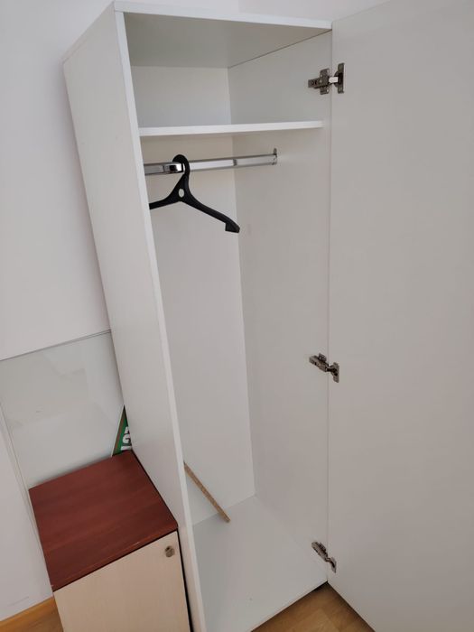 Шкаф и стол