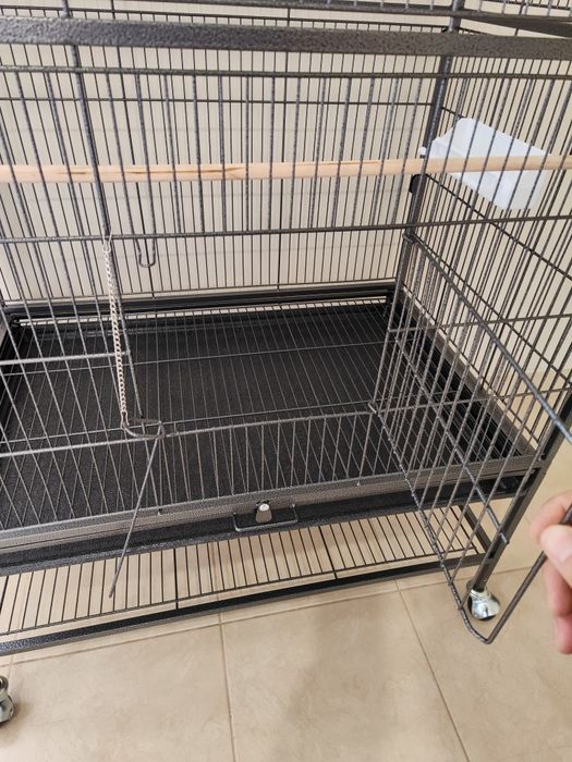 Голяма.  Клетка.