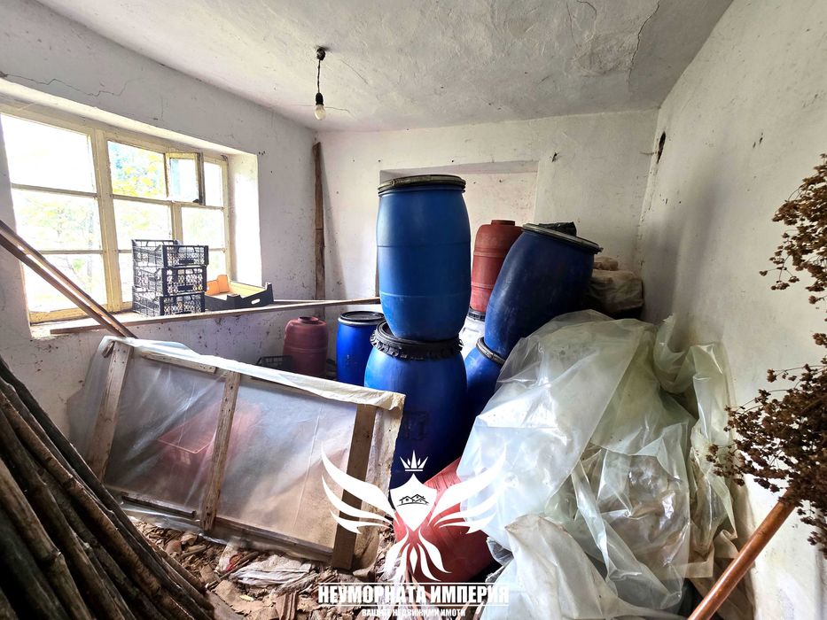 Двуетажна вила/къща 208РЗП с 900кв.м. двор село Баните обл.Смолян