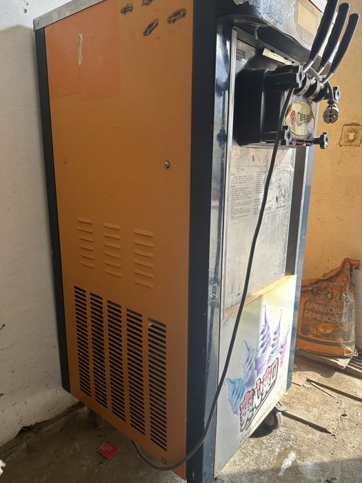 Мороженное аппарат Фризер