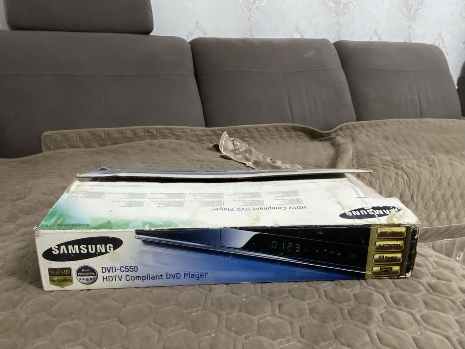 DVD-плеер Samsung DVD-C550 с HDMI (Full HD)