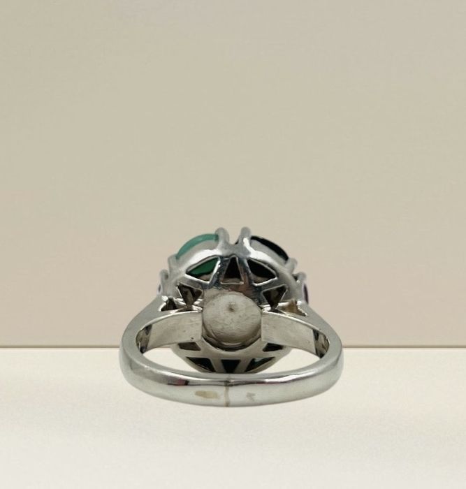 Сребърен пръстен със полускъпоценни камани