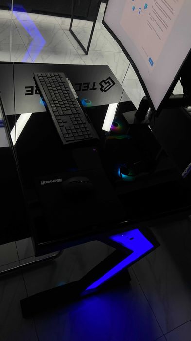 Продаётся компьютер, встроенный в стол — стильно, удобно, мощно