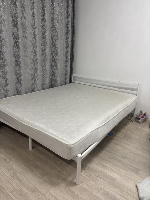 Продам кровать вместе с матрасом