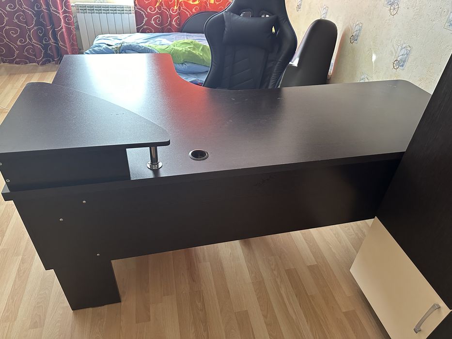 Стол и Полки