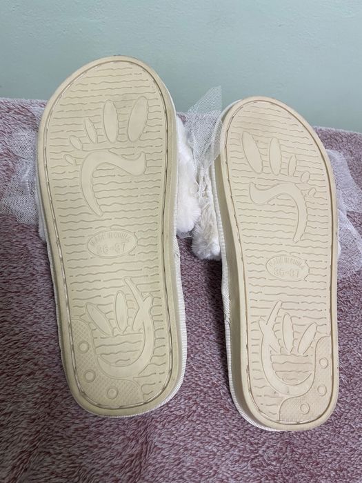 Șlapi pufoși de casă