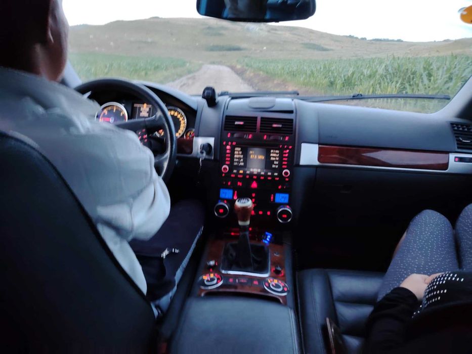Vând Volkswagen Touareg