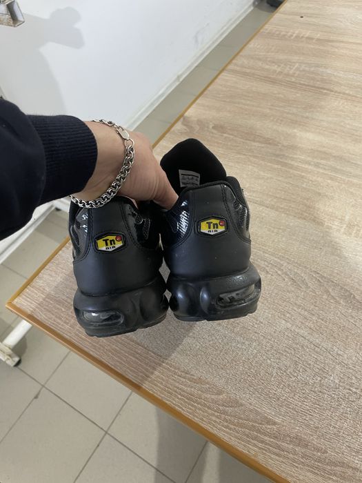 Продам кроссовки  41