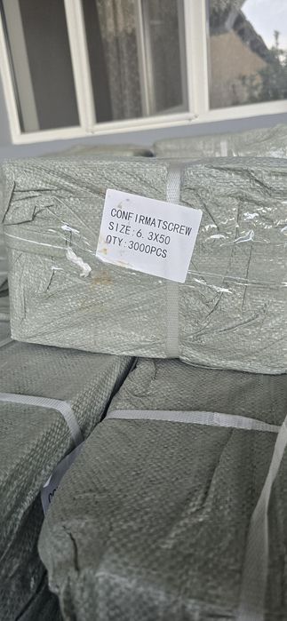 Продаются саморезы