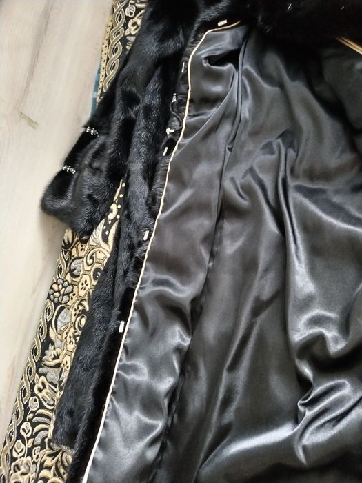 Продам ноиковую шубу