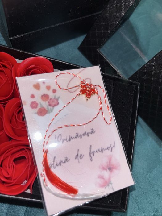 Vând diferite modele de mărțișoare