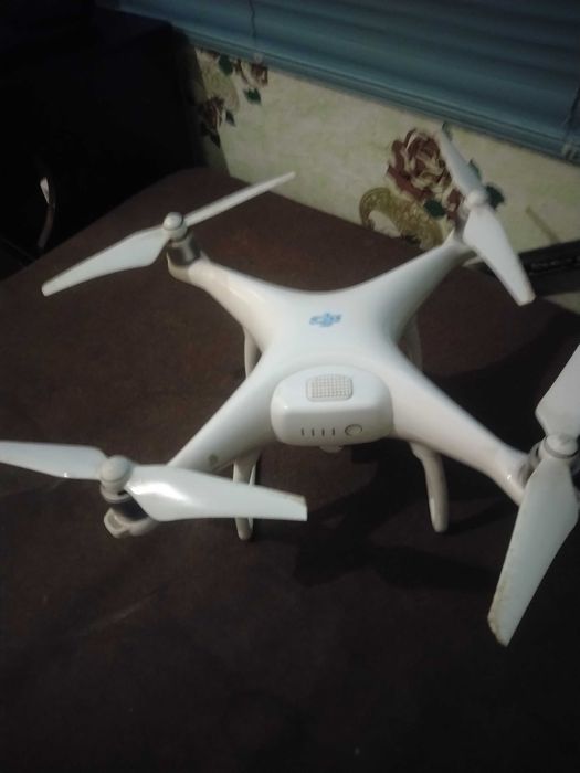 Дрон DJI Phantom 4