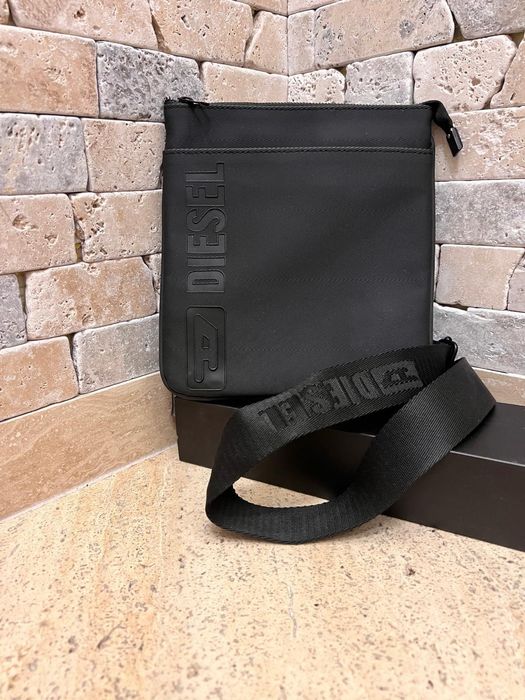 Мъжки чанти през рамо.