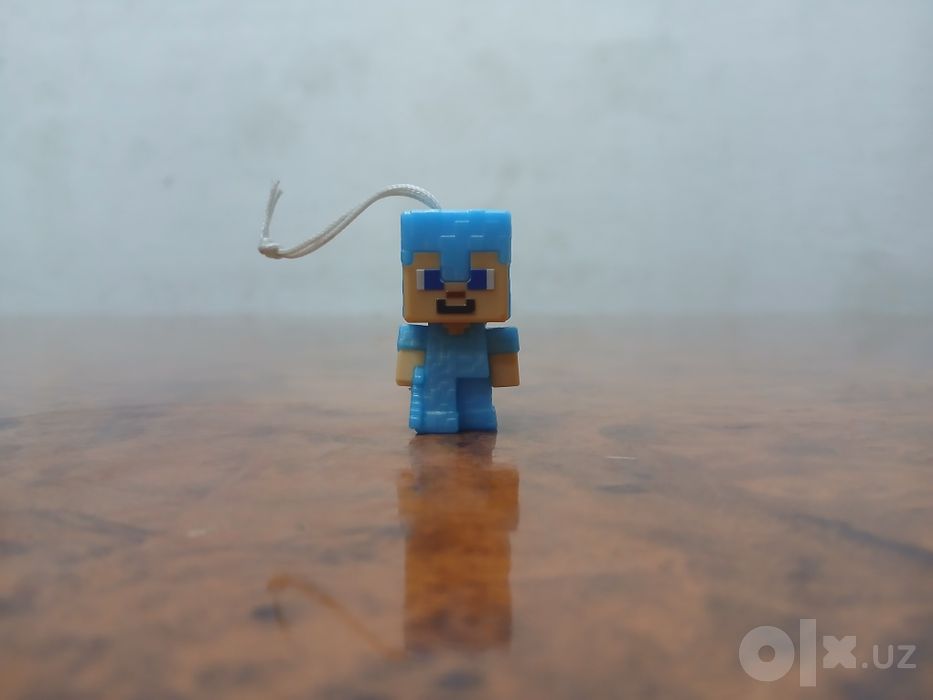 Стив с не двигающимися руками из kinder joy minecraft