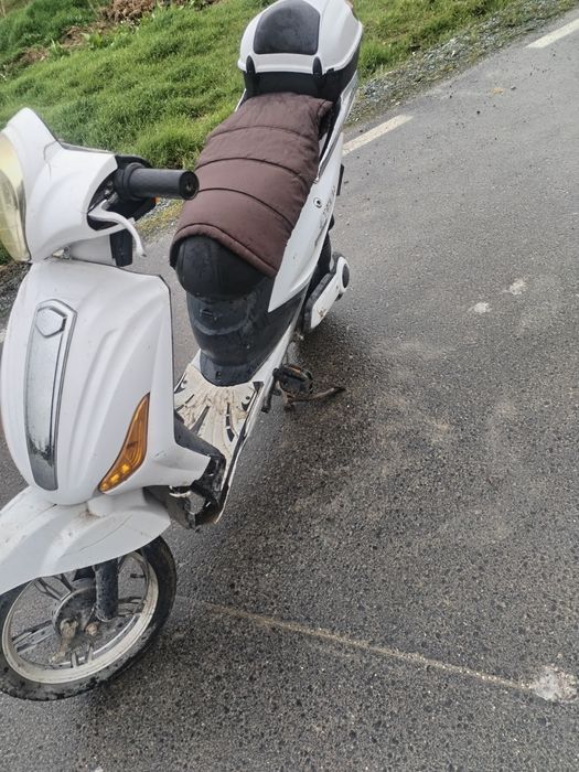 Vând sau schimb bicicletă cu motor, bicicletă, scuter electric